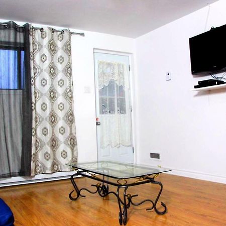 Private Comfy Apartment In Montréal Esterno foto