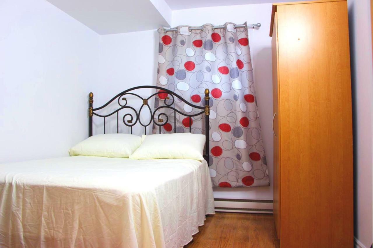 Private Comfy Apartment In Montréal Esterno foto